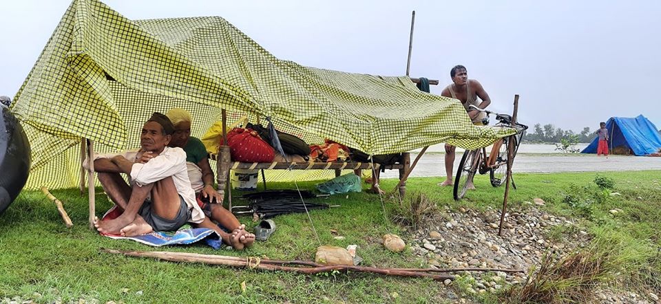 कैलालीका बाढीपिडीत भन्छन् 'चाडपर्वमा आफूहरु त चुप बसौँला, बालबालिकालाई कसरी मनाउने ? '